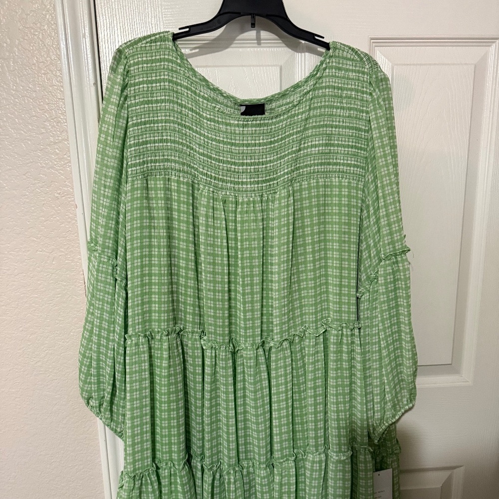 NWT Madison Tara dress green and white smooked